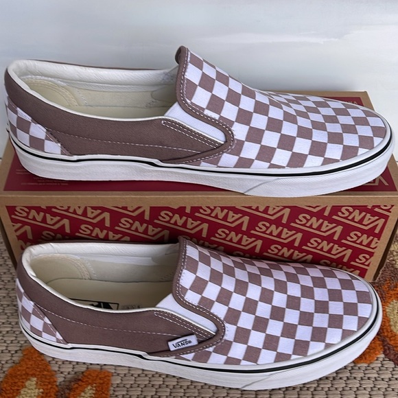 Vans Men’s Classic Slip-On
Color Theory Checkerboard
VN000BVZC9|
Sneakers - Picture 3 of 16